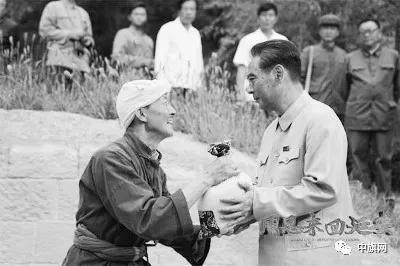红孩：人民公仆精神的礼赞与回归