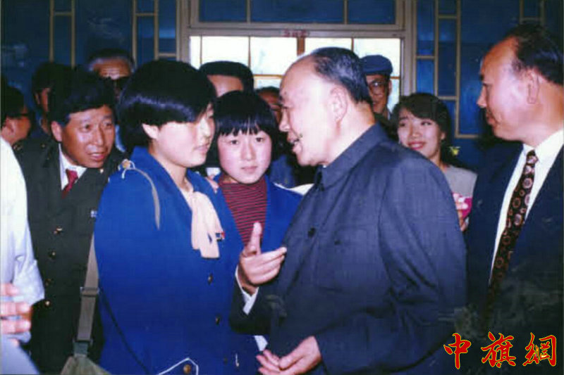 1993年9月，全国政协原副主席、陇东中学首任校长马文瑞来校视察。.jpg