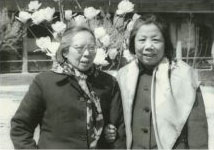 帅孟奇、邓颖超二位大姐合影-1 .jpg