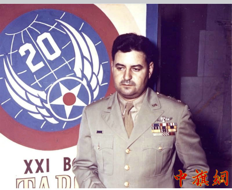 图片13、1945年，李梅在太平洋马里亚纳群岛美国空军轰炸司令部指挥B-29对日本的轰炸行动.jpg