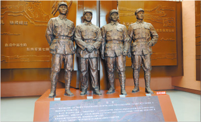 新四军第七师纪念馆张鼎丞、曾希圣、谭希林、傅秋涛等将领的雕塑。.jpg