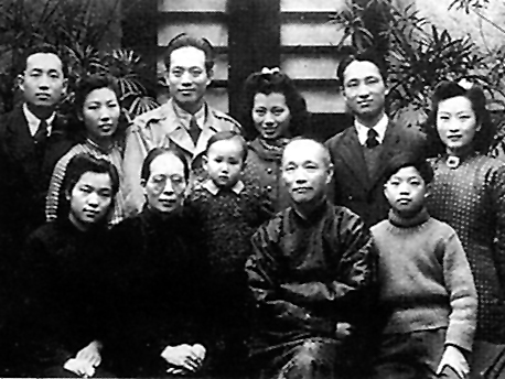 何遂一家.jpg