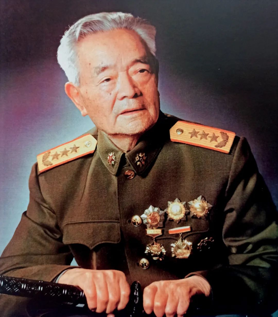 上将万海峰，摄于2000年前后。.jpg