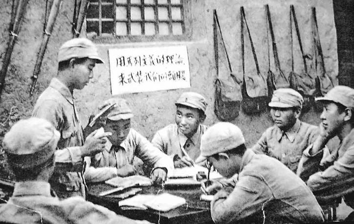 延安时期，战士们在集中学习。.png