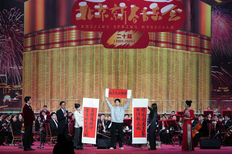 大国工匠高凤林送春联.JPG