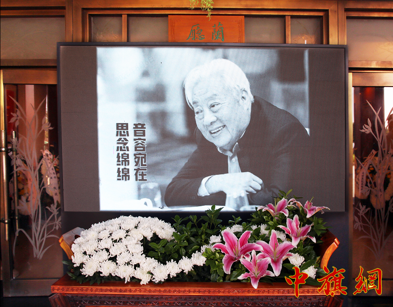 特稿：艺术之光永存人间——数百人含泪送别表演艺术家朱龙广同志