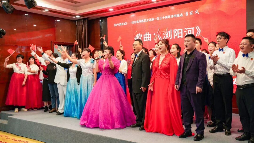 亲属韶山祭扫 学术研讨会在湘潭举行——深切缅怀毛泽民烈士