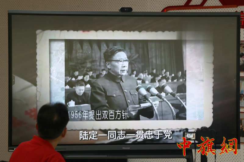 邓忠 (1).jpg